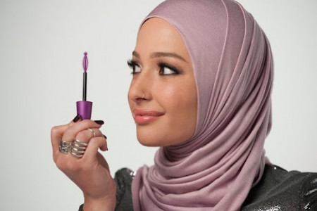 احکام و سوالات رایج درباره آرایش همراه با حجاب