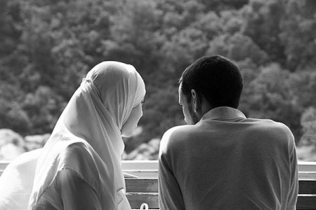 چه کسانی برای ما محرم و چه کسانی نامحرم هستند ؟