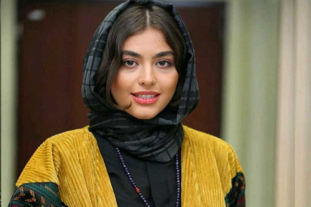 گریم ریحانه پارسا در یکی از تئاترهای همسرش