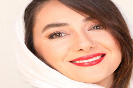 سکانس جنجالی رقص هانیه توسلی در فیلم جهان با من برقص