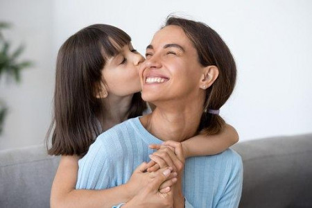 تعبیر خواب بوسیدن : 73 تعبیر و تفسیر بوسه دادن و بوسیدن در خواب