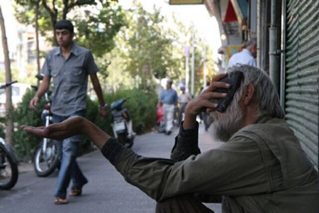 گدای میلیاردر قزوینی در خیابان اسپند دود می کند !