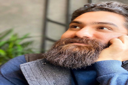 تصویری رویایی از علی زند وکیلی در کنار مادر و مادربزرگش !