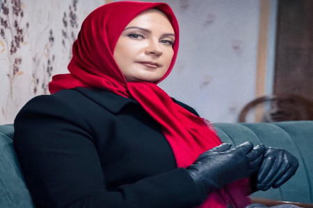 لعیا زنگنه در کنار گریمور سریال آقازاده