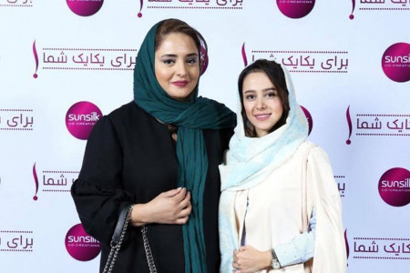 دورهمی الناز حبیبی ، نرگس محمدی و سایر رفقا !
