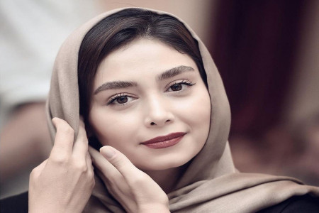 تیپ نامتعارف دیبا زاهدی در روز تولدش !