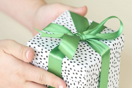 طریقه گره زدن پاپیون برای تزیین جعبه کادو