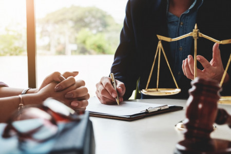 تفاوت وکیل با مشاور حقوقی