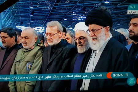 اقامه نماز رهبر بر پیکر شهید قاسم سلیمانی و همرزمانش