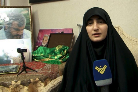 جدیدترین عکس زینب سلیمانی از مزار پدرش سردار سلیمانی