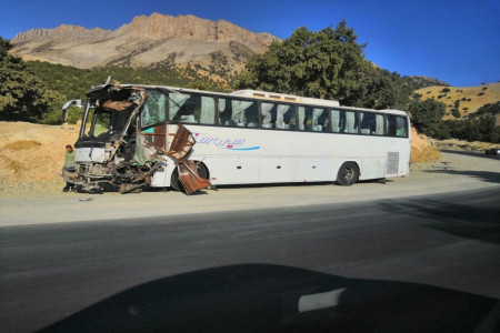 واژگونی اتوبوس و تصادف زنجیرهای در زنجان 3 مصدوم داشت
