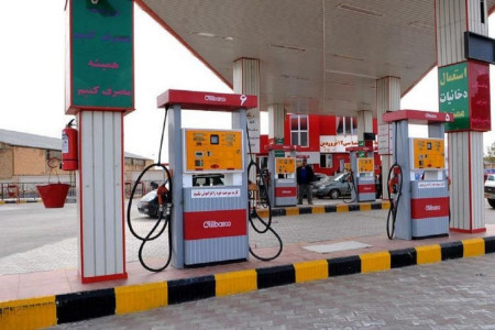 پمپ بنزینها تعطیل نمیشوند