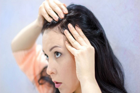 چگونه در منزل پوست سر را لایه برداری کنیم؟