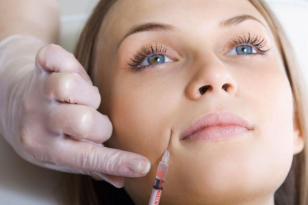 تزریق ژل خط خنده چیست و چگونه انجام می شود ؟