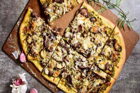طرز تهیه پیتزا گوشت و قارچ به 2 روش آسان
