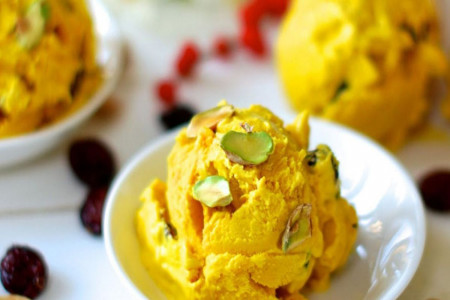 طرز تهیه بستنی سنتی زعفرانی با طعمی دلچسب
