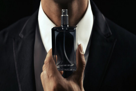 حکم استعمال عطر برای شخص روزه دار چیست ؟