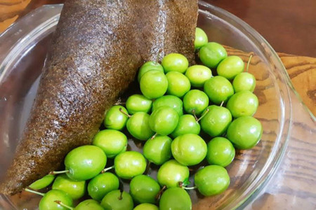 طرز تهیه لواشک گوجه سبز به دو روش آسان در منزل