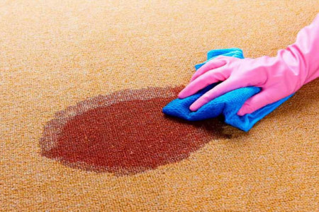 چگونه لکه خون را از روی فرش پاک کنیم ؟