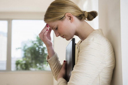 اختلال افسردگی پیش از قاعدگی (PMDD) و علائم آن