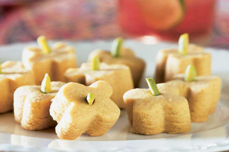 طرز تهیه شیرینی آرد نخودچی به 4 روش آسان