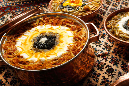 طرز تهیه آش رشته اصیل ایرانی + رازهای خوشمزه شدن آن