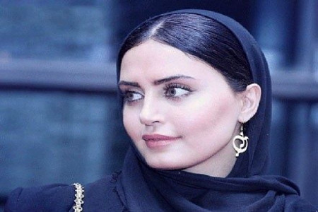 کوهنوردی الناز شاکردوست با لباس عجیب!