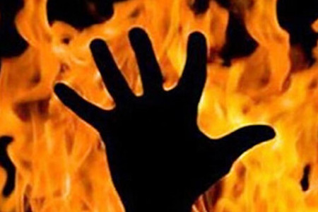 آتش زدن رفیق به خاطر دختری در پارک