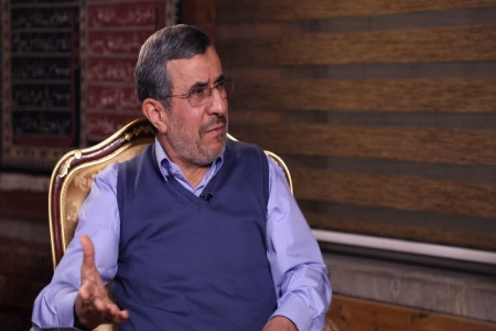 احمدی نژاد: در انتخابات ریاست جمهوری ثبت نام می کنم