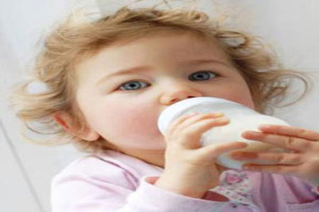 چه زمانی از شیر گاو برای نوزادان استفاده کنیم؟
