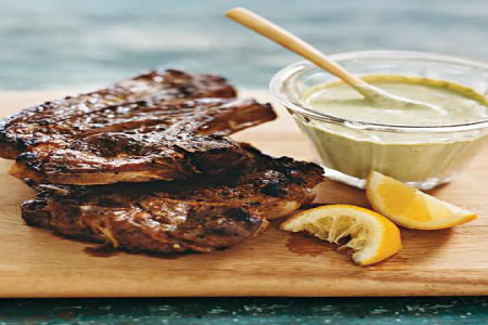 دنده گوسفند با سس اِیُولی