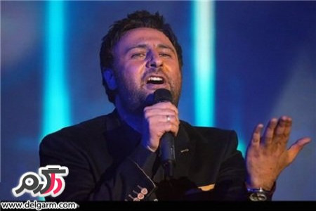 تصاویر و ژست های محمد علیزاده خواننده ایرانی در کنسرتش
