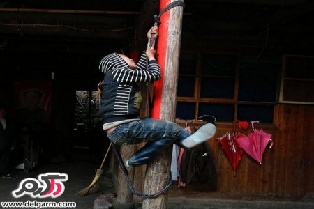 به قلاده کشیدن پسر به خاطر معلولیت ذهنی