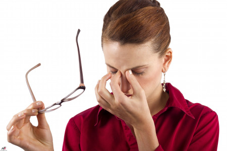 راه های مناسب برای رفع خستگی چشم در منزل