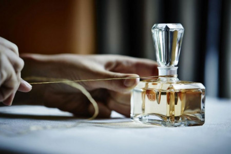 ۱۲ عطر خنک و شیرین زنانه ژیوانشی | خوشبوترین های جیوانچی