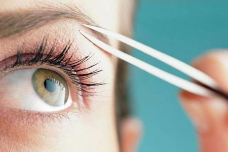 ریزش ابرو نشانه کدام بیماری است؟