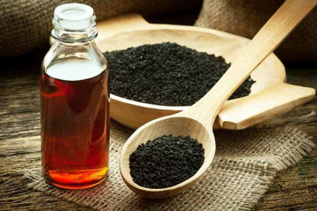 خواص شگفت انگیز روغن سیاه دانه برای پوست و مو، لاغری و بارداری