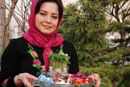 تبریک گفتن گلاره عباسی به مهراوه شریفی نیا به مناسبت تود