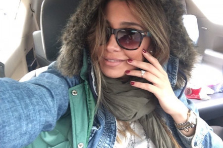 سلفی تابستانه نیکی مظفری در داخل ماشین لاکچری اش