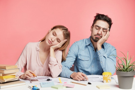 ۱۷ دلیل اصلی احساس خستگی : چرا همیشه احساس خستگی میکنیم ؟