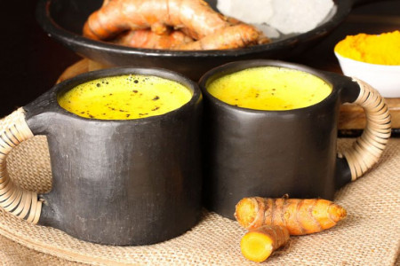طرز تهیه شیر زردچوبه برای درمان سرماخوردگی