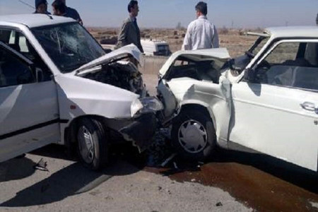 تخمه خوردن حین رانندگی دلیل تصادف است نه پراید!