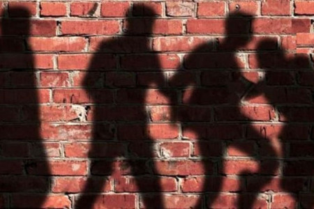 پسر ۱۶ ساله با بلیت رایگان استخر در دام ۴ متجاوز افتاد
