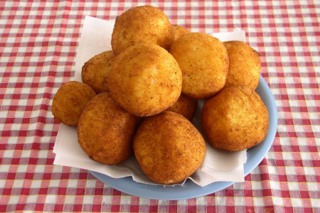 طرز تهیه آرانچینی با سس تند