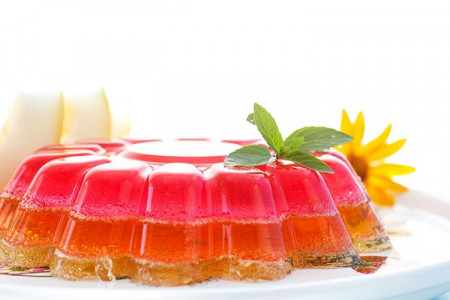 کالری، ارزش غذایی و خواص معجزه گر ژله + طرز تهیه ژله بستنی