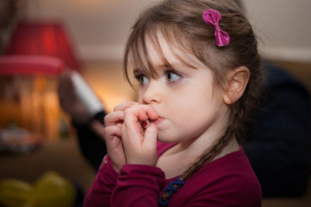 چگونه از دست زدن به صورتمان جلوگیری کنیم؟