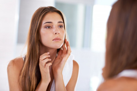 چگونه لکه های سفید روی صورت را از بین ببریم؟