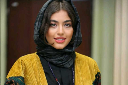 گریم ریحانه پارسا در یکی از تئاترهای همسرش