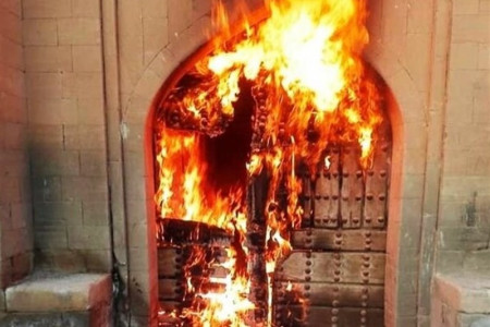 در آتش سوختن آثار باستانی ۳۰۰ ساله در شوشتر !