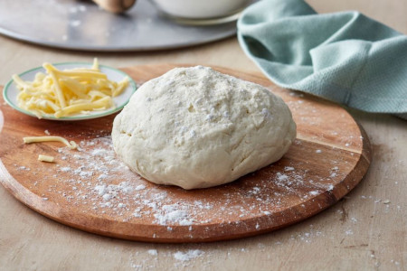 چگونه خمیر پیتزا ترد درست کنیم ؟